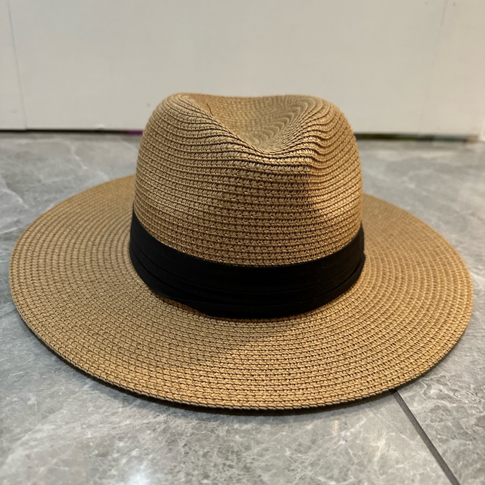 Amazon hat for Summer or vacation, one size, never worn